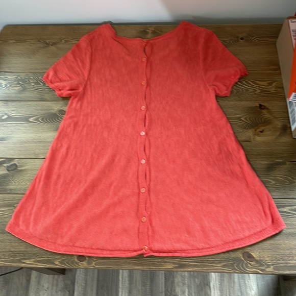 Moth Anthropologie Coral Short Sleeve Shirt w Button Back Detail - Picture 2 of 3